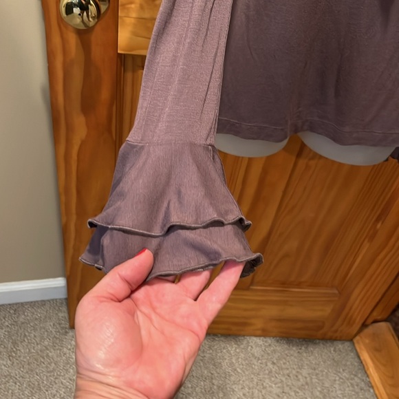 Boston Proper Cold Shoulder Ruffle Detail Top - Picture 5 of 11